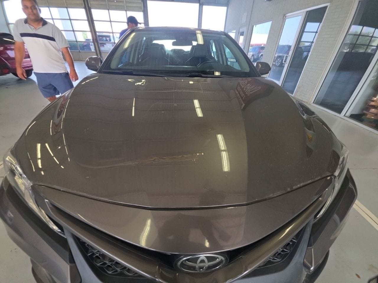 Used 2020 Toyota Camry SE FWD image 2