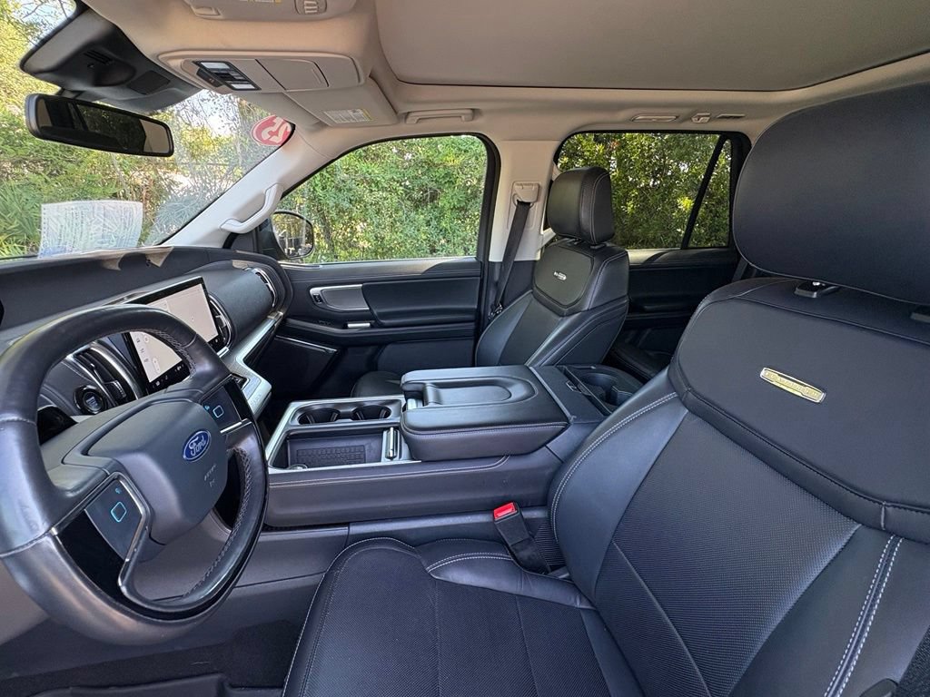 Used 2025 Ford Expedition Platinum AWD/4WD image 17