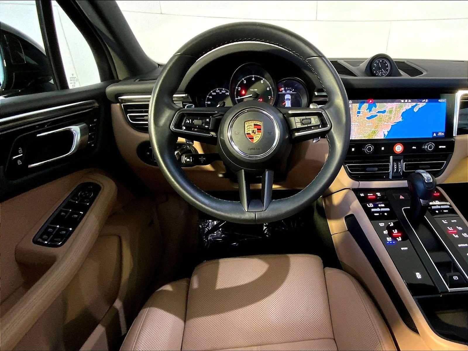 Certified 2023 Porsche Macan AWD/4WD image 13