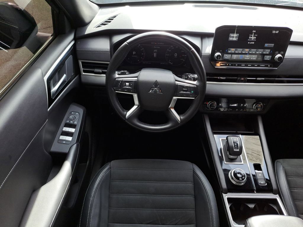 Used 2024 Mitsubishi Outlander SE image 16