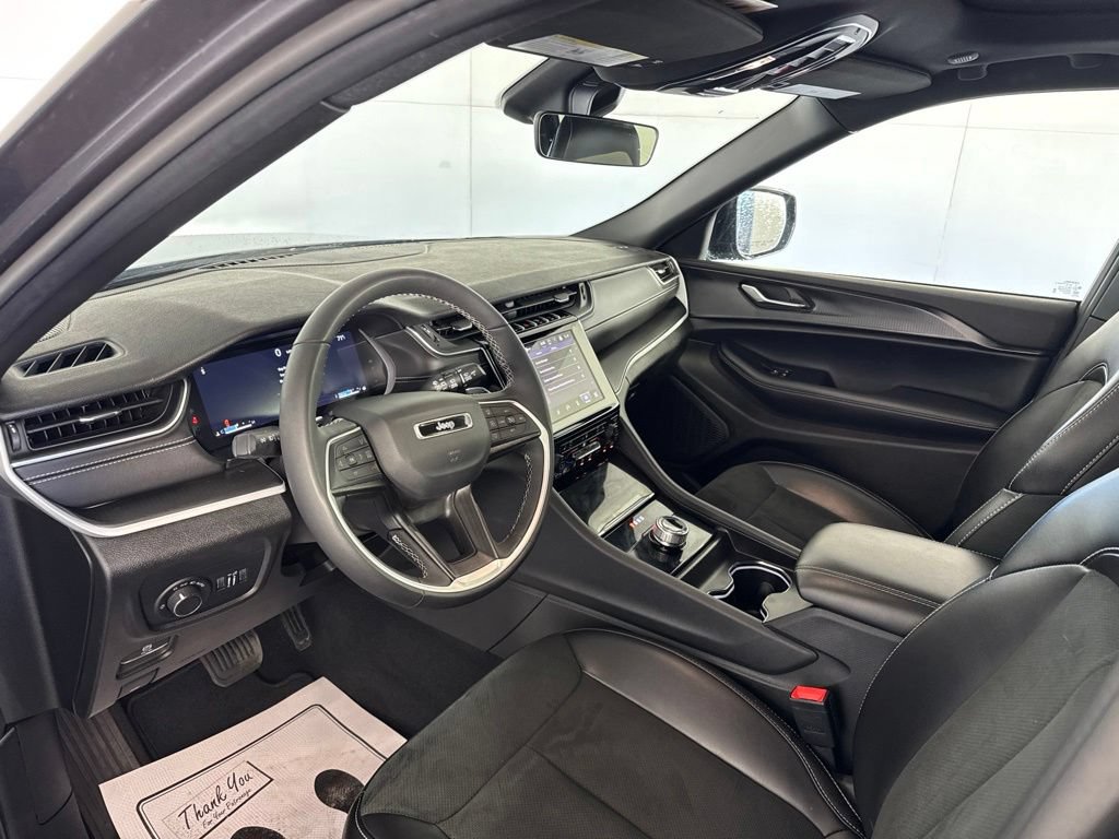 Certified 2025 Jeep Grand Cherokee Altitude AWD/4WD image 18