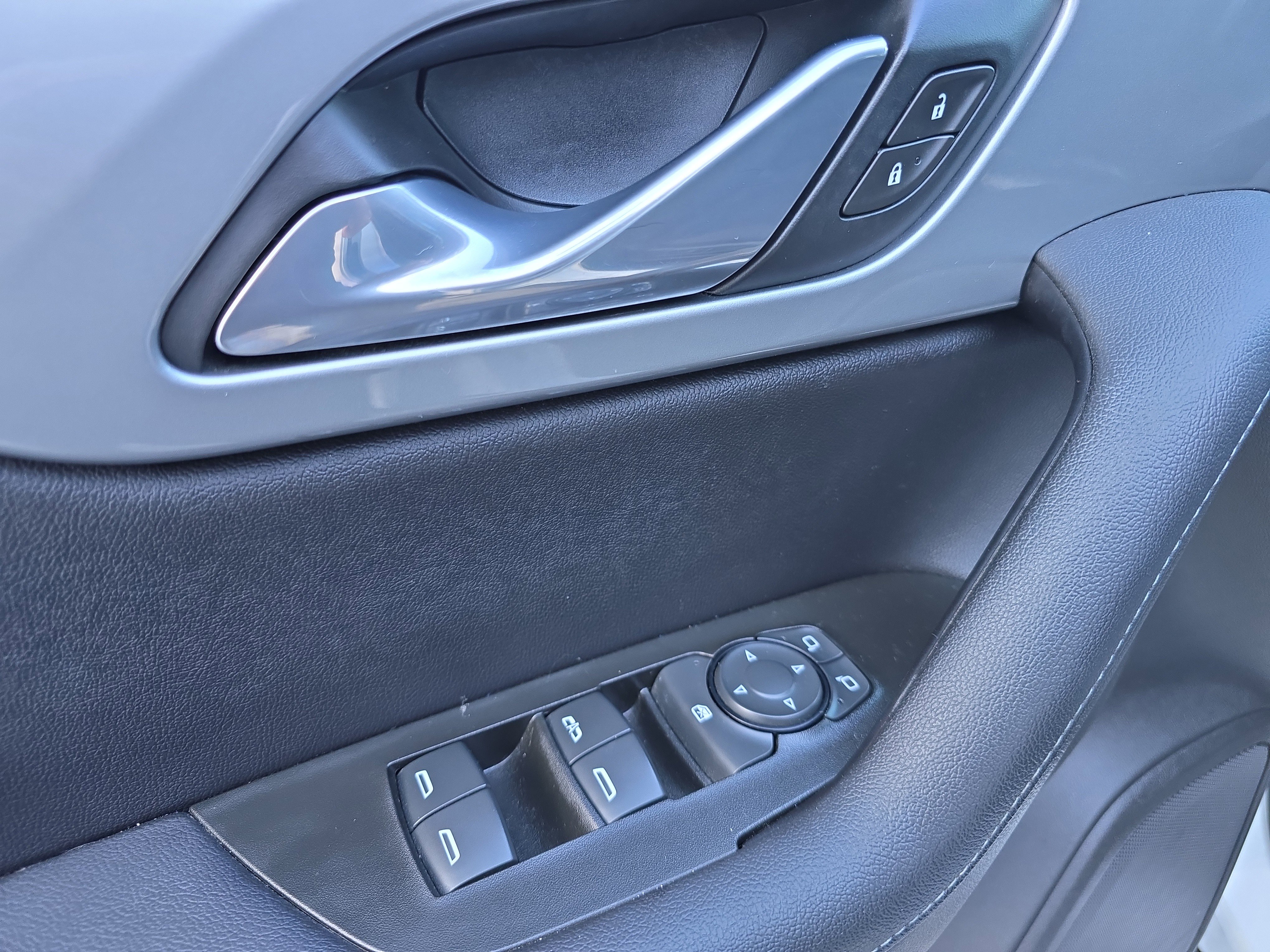 Used 2019 Chevrolet Blazer LT image 18