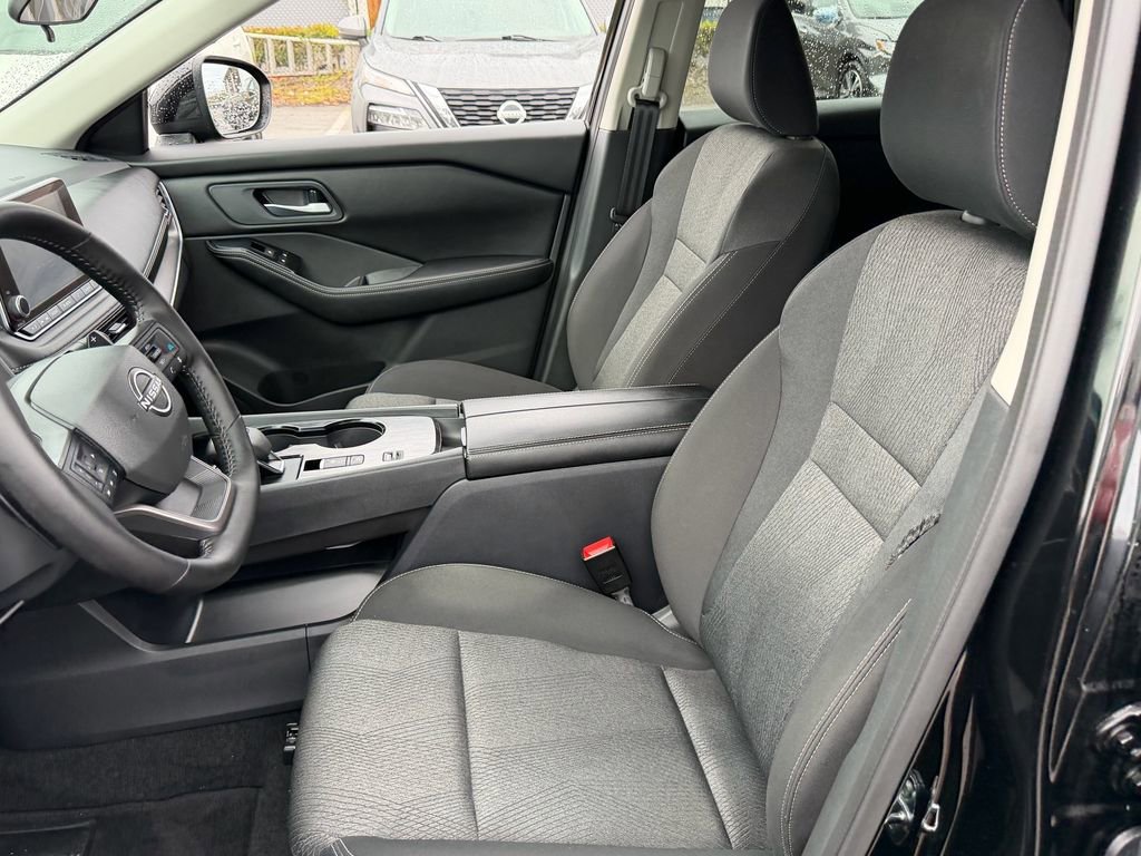 Certified 2025 Nissan Rogue SV FWD image 10