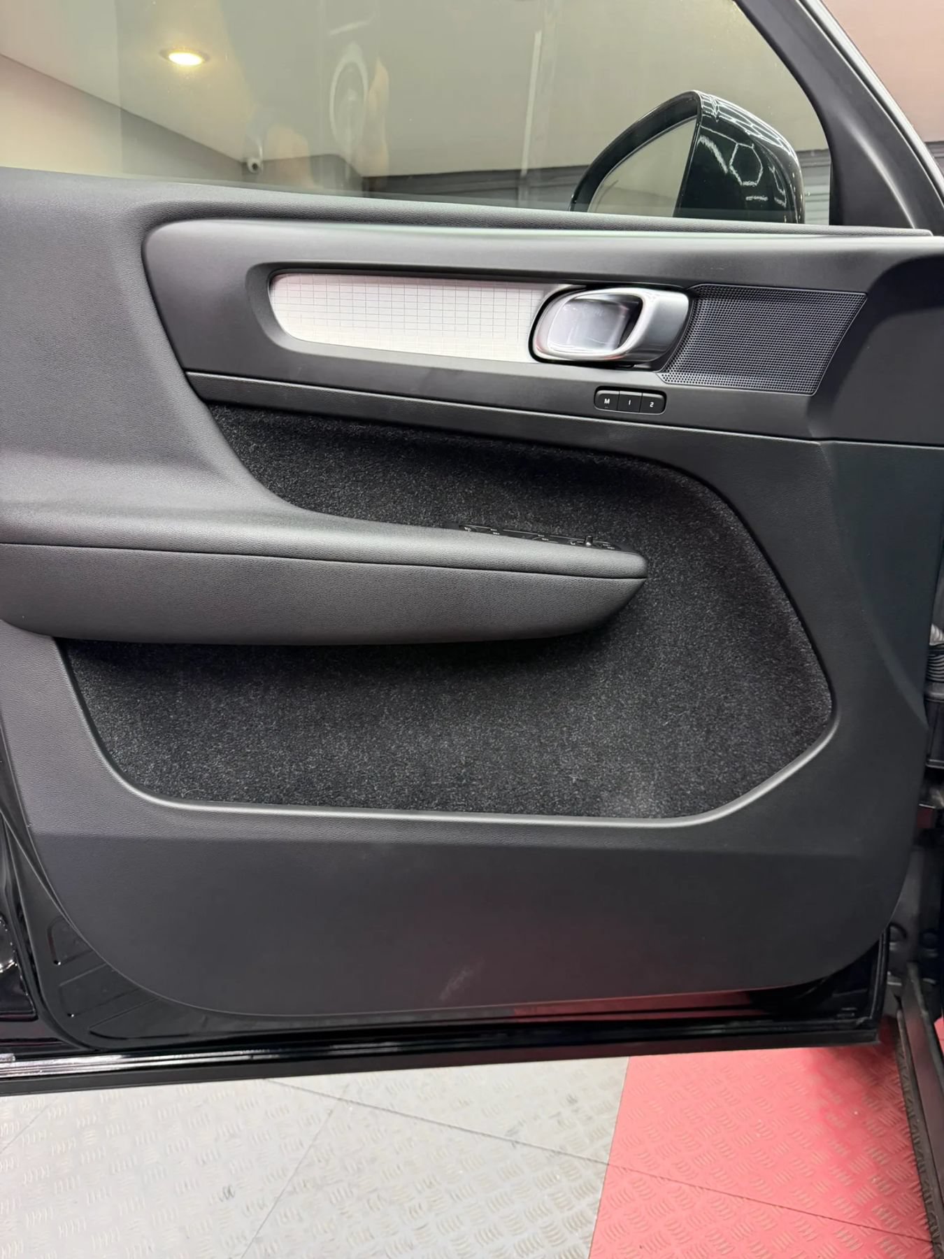 Used 2019 Volvo XC40 T5 Momentum AWD/4WD image 9