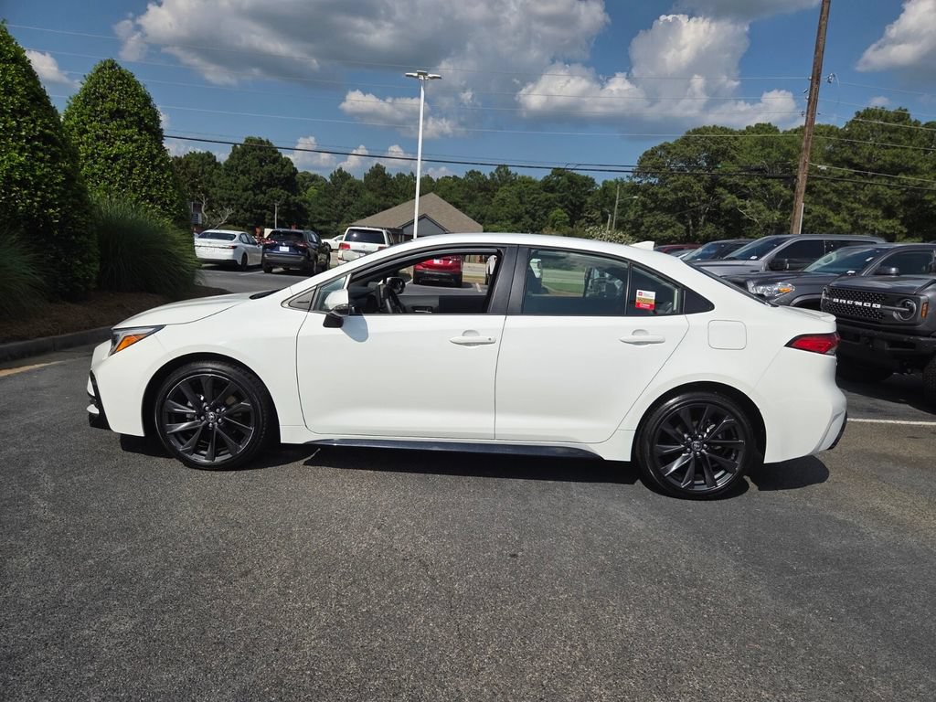 Certified 2025 Toyota Corolla SE FWD image 4