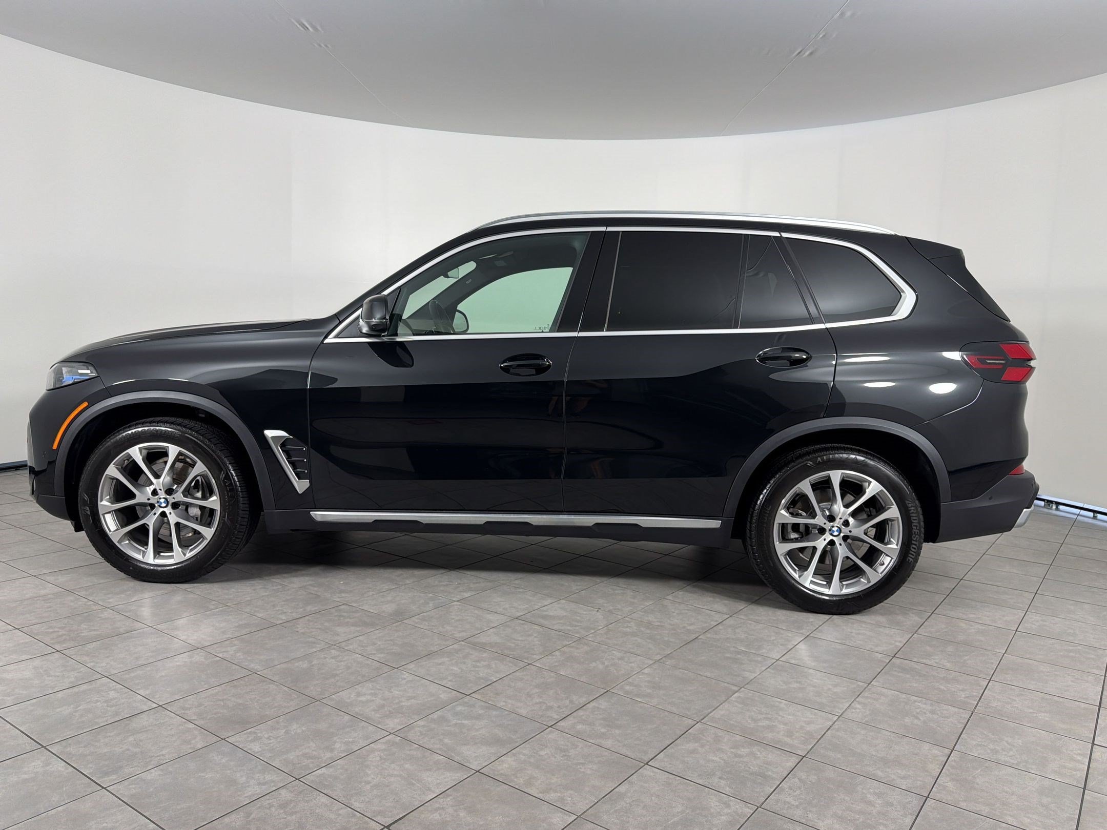 Certified 2026 BMW X5 xDrive40i AWD/4WD image 2