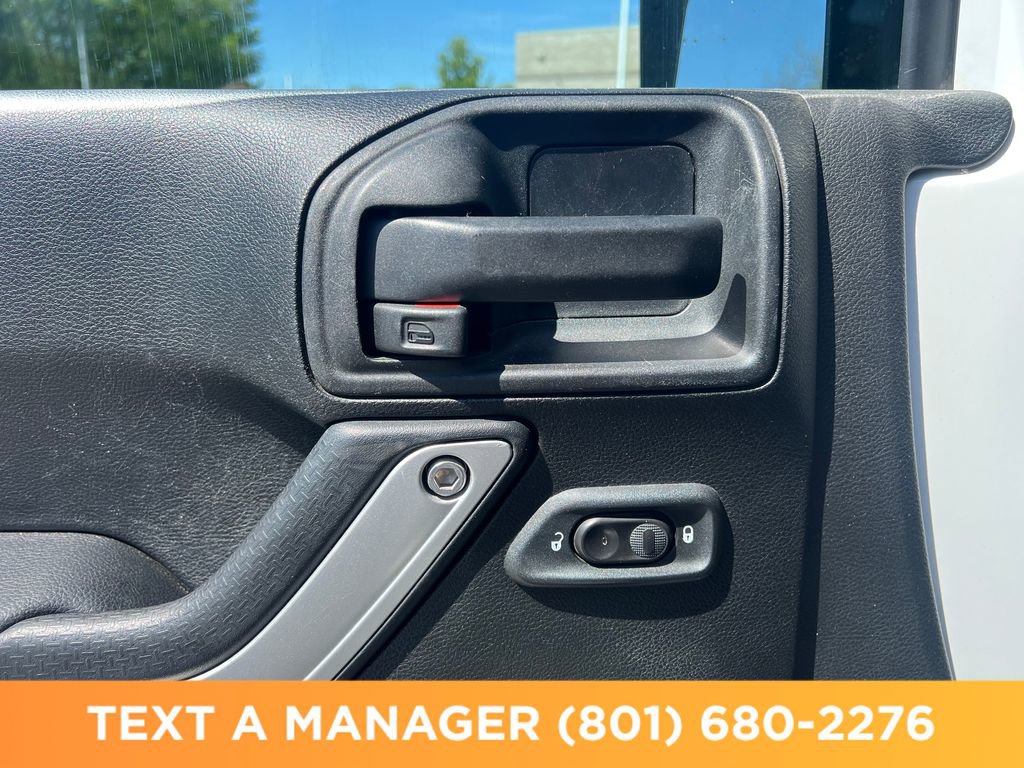 Used 2016 Jeep Wrangler Sahara w/ Connectivity Group AWD/4WD image 14