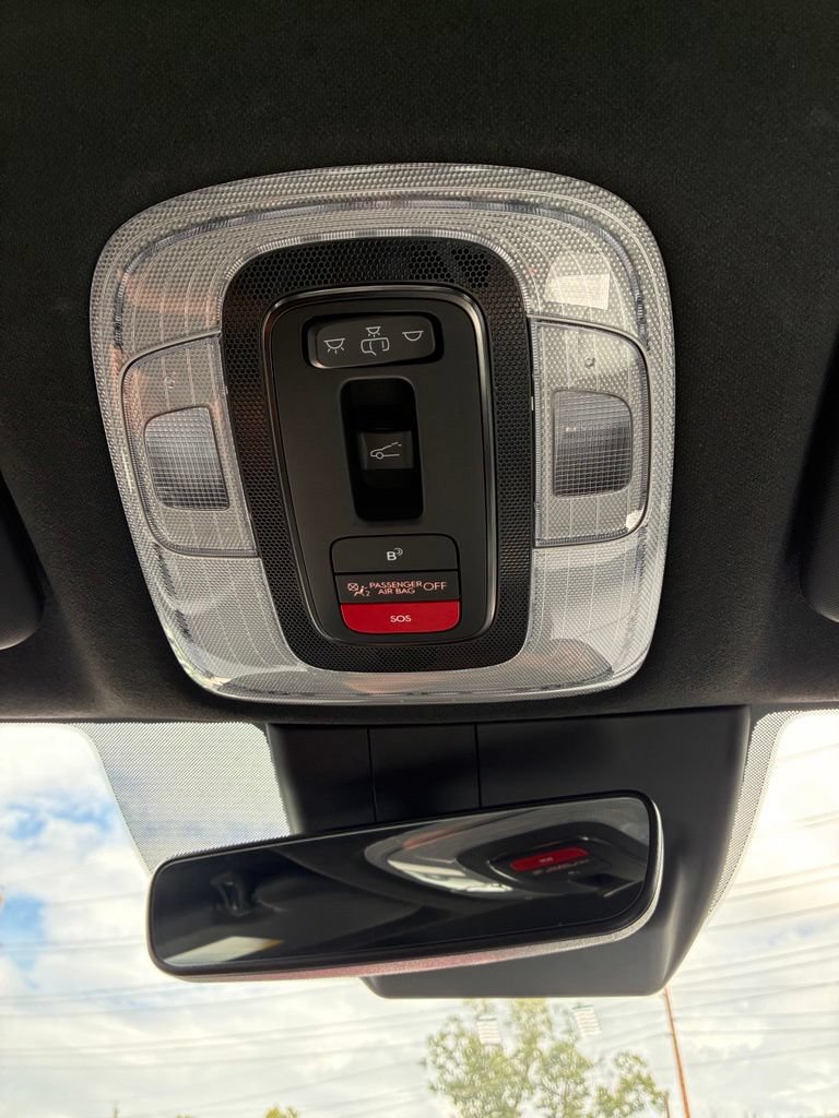 Used 2025 Hyundai Elantra Limited FWD image 39