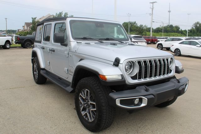 Used 2024 Jeep Wrangler Unlimited Sahara w/ Technology Group AWD/4WD image 7
