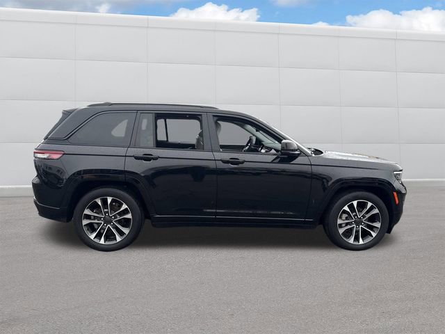 Used 2023 Jeep Grand Cherokee Overland w/ Luxury Tech Group IV AWD/4WD image 9