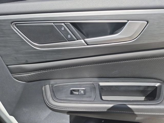 Used 2025 Volkswagen Atlas Cross Sport SE FWD image 33