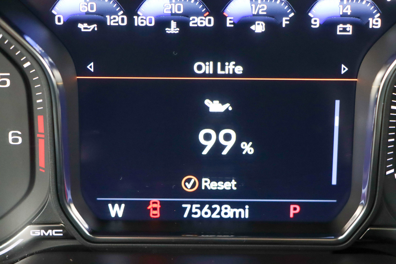 Used 2021 GMC Yukon AT4 w/ Technology Package AWD/4WD image 17