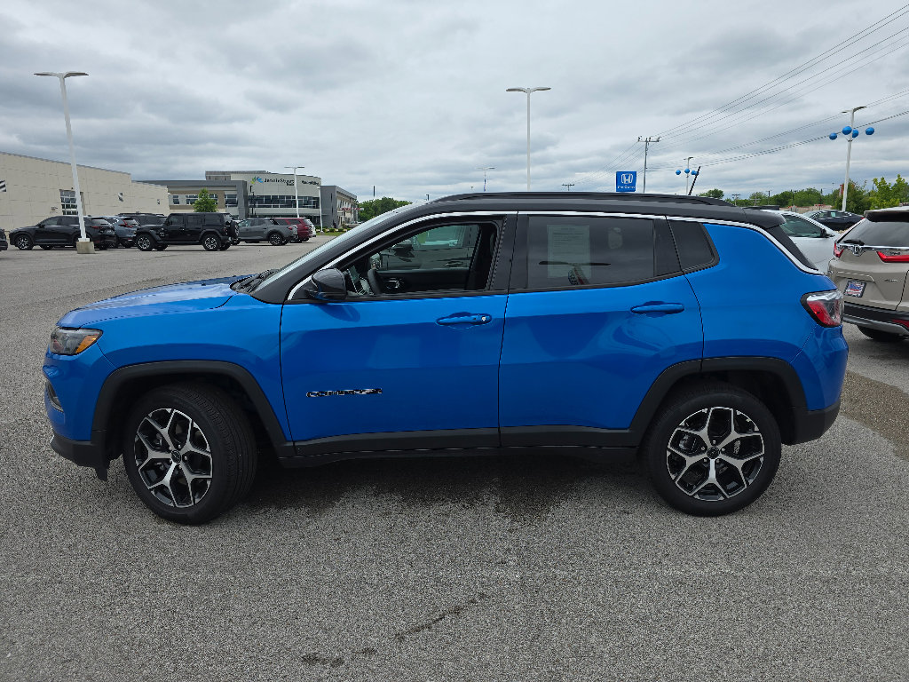 Used 2025 Jeep Compass Limited AWD/4WD image 11
