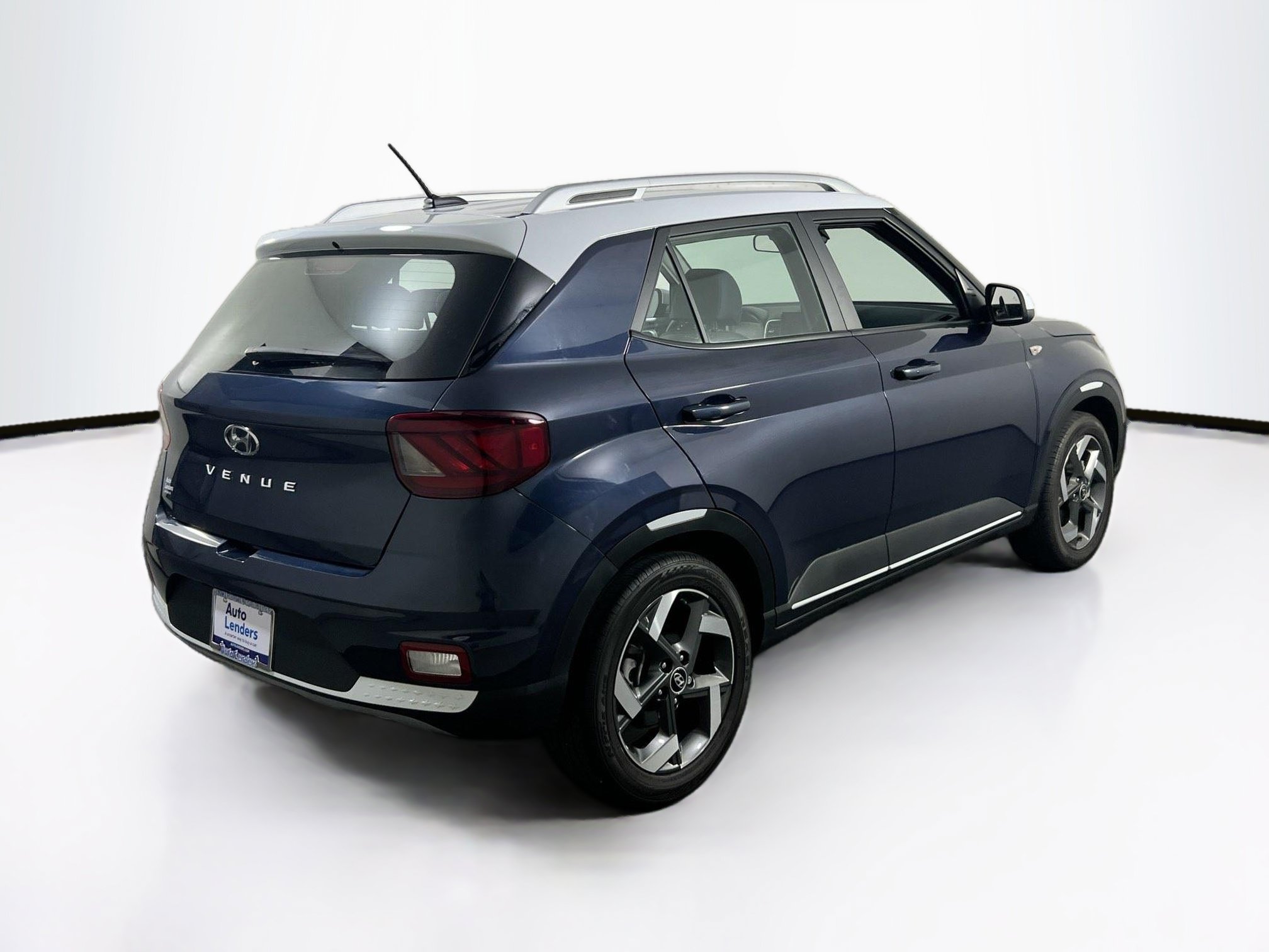Used 2023 Hyundai Venue Limited FWD image 5