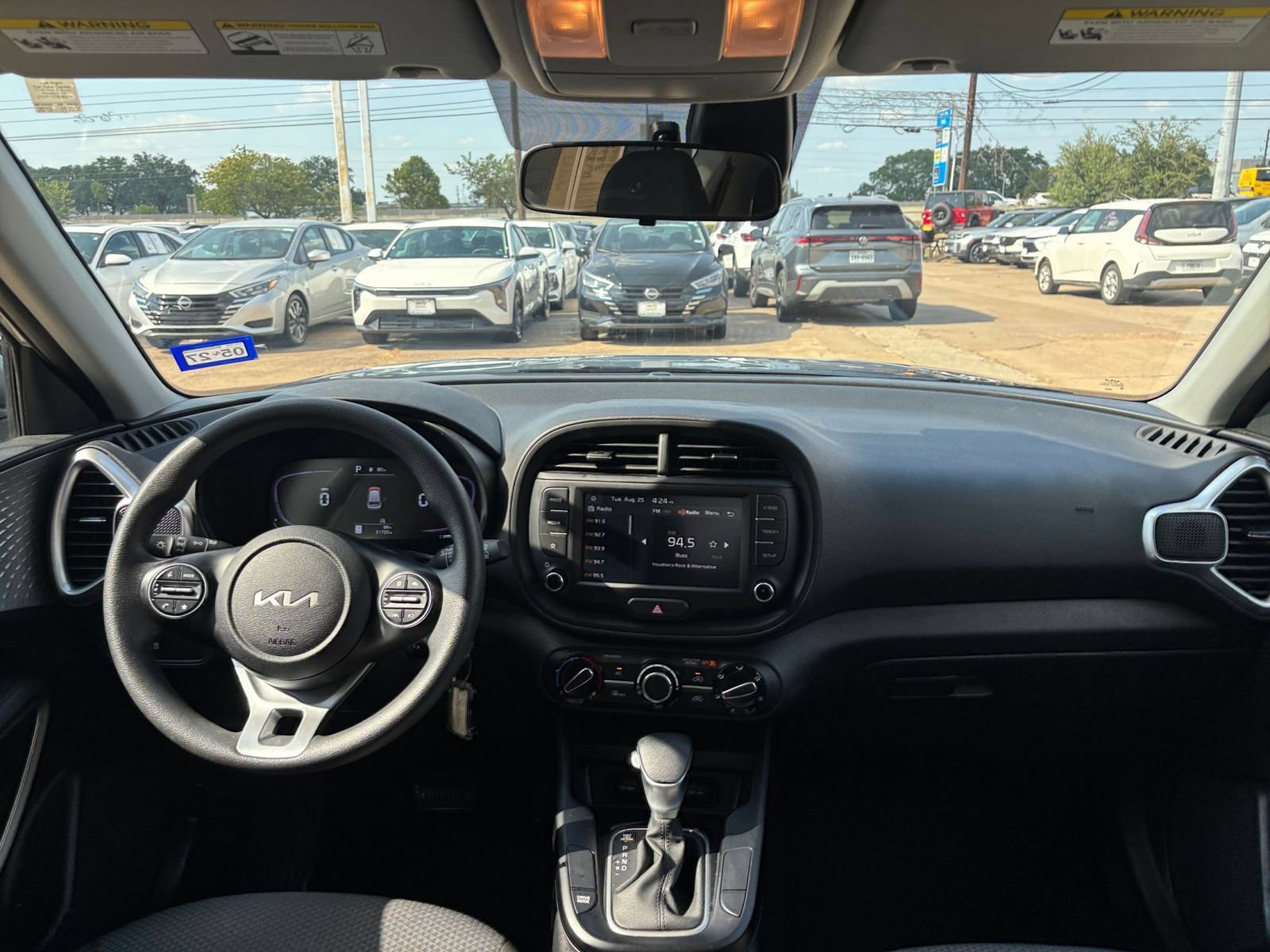 Used 2025 Kia Soul LX w/ LX Technology Package FWD image 26