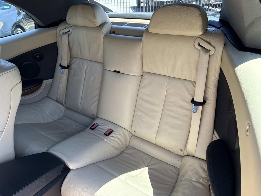 Used 2007 BMW 650i Convertible RWD image 6