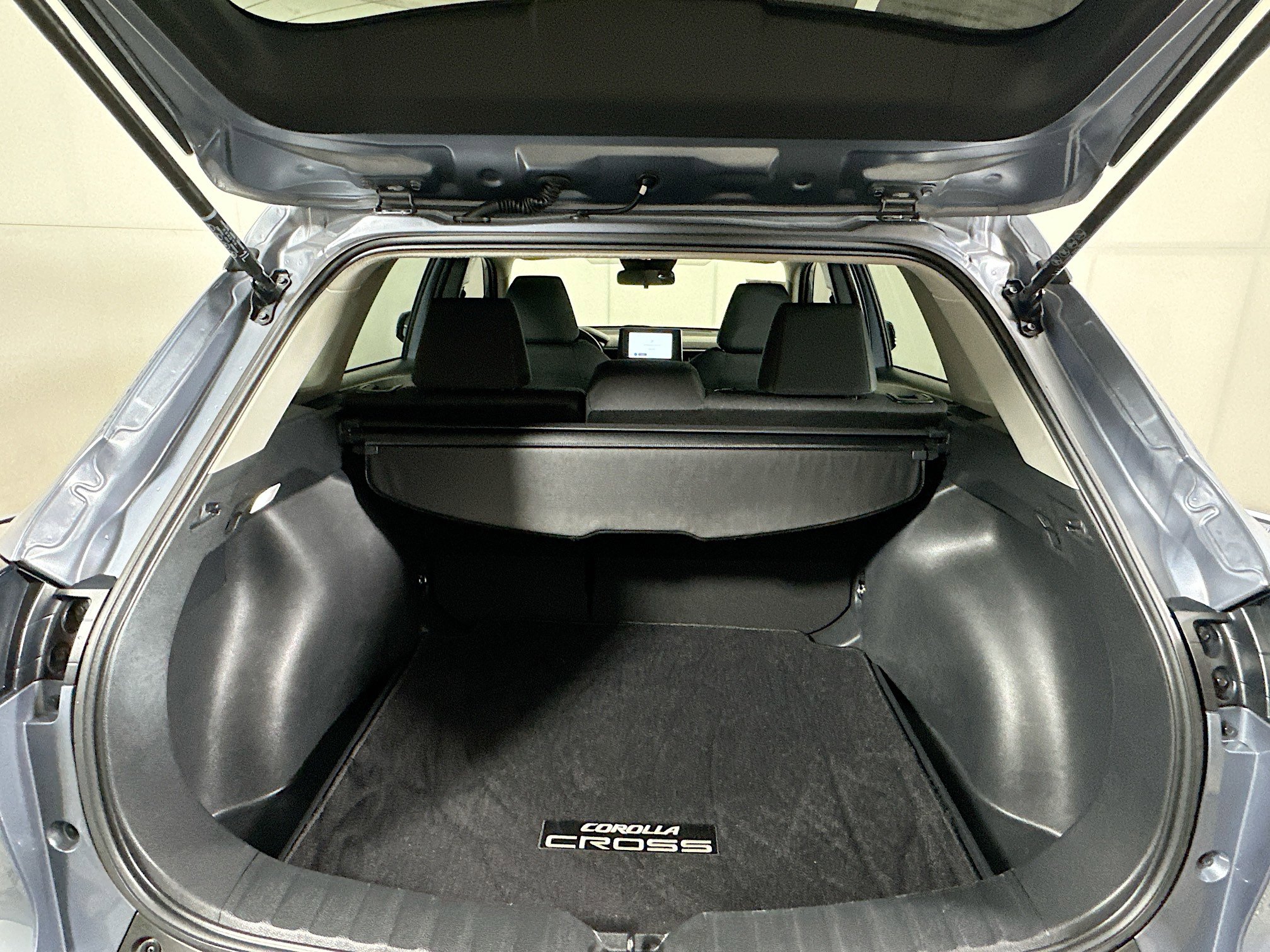 Used 2023 Toyota Corolla Cross LE image 31