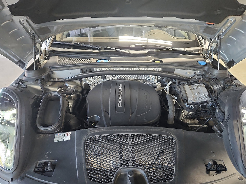 Used 2019 Porsche Macan AWD/4WD image 28