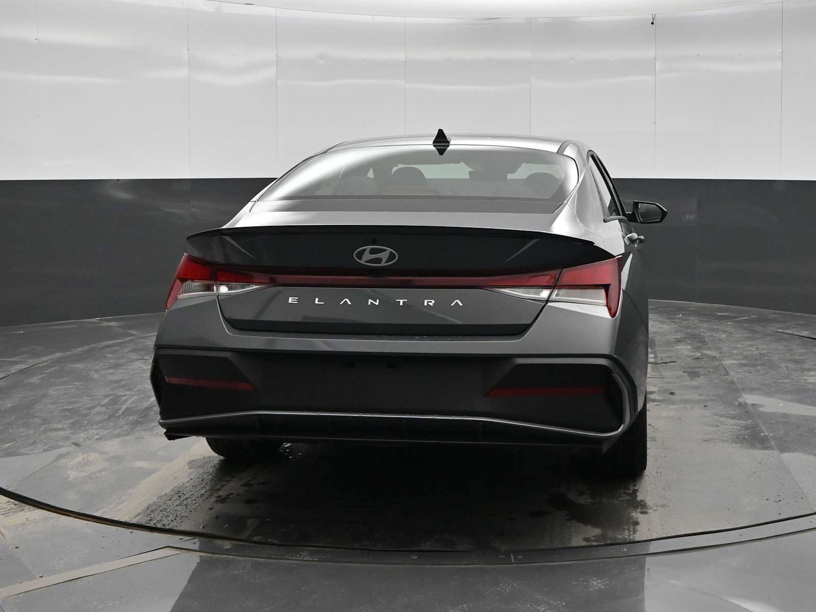 New 2026 Hyundai Elantra SEL Sport FWD image 6