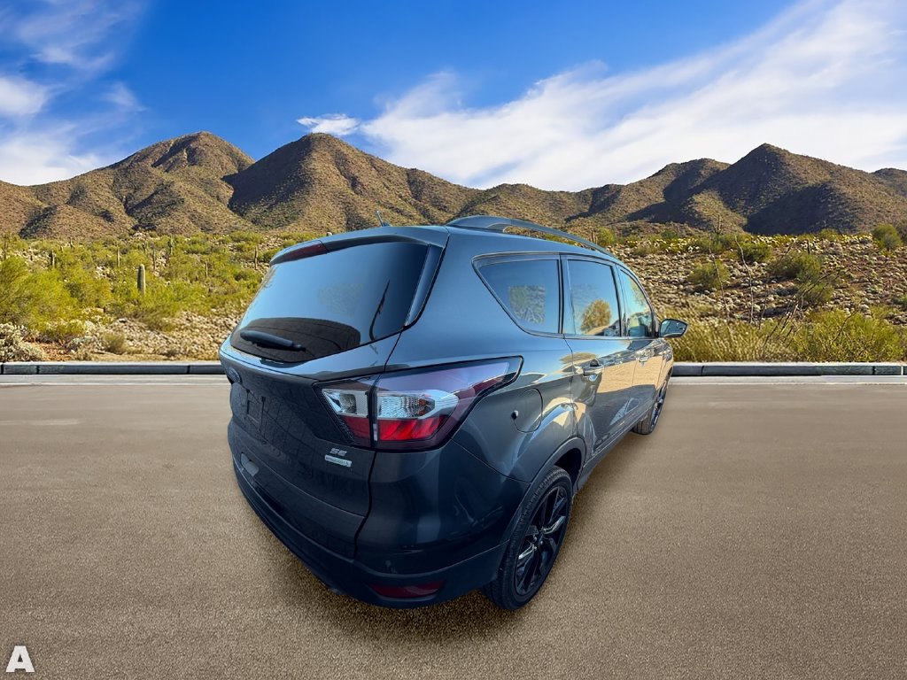Used 2018 Ford Escape SE w/ SE Sport Appearance Package FWD image 3