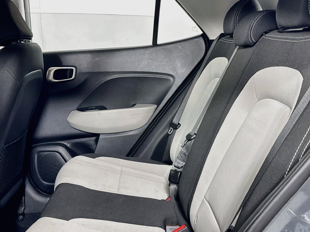 Used 2025 Hyundai Venue SEL FWD image 11