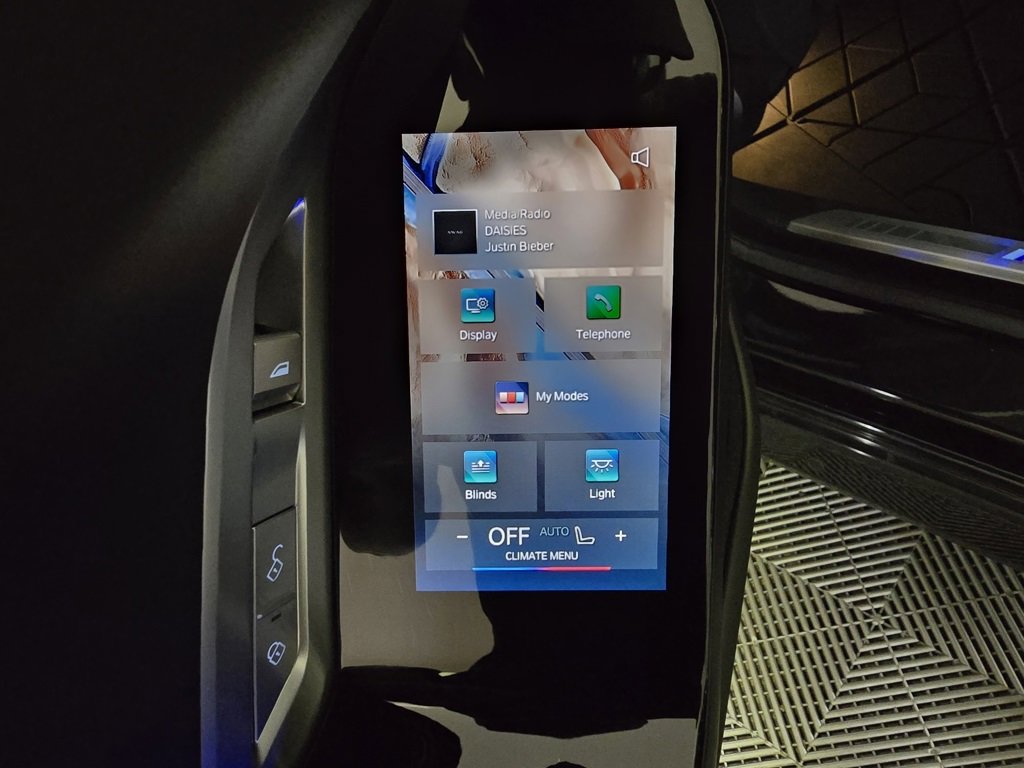 Used 2024 BMW 760i xDrive w/ Executive Package image 14