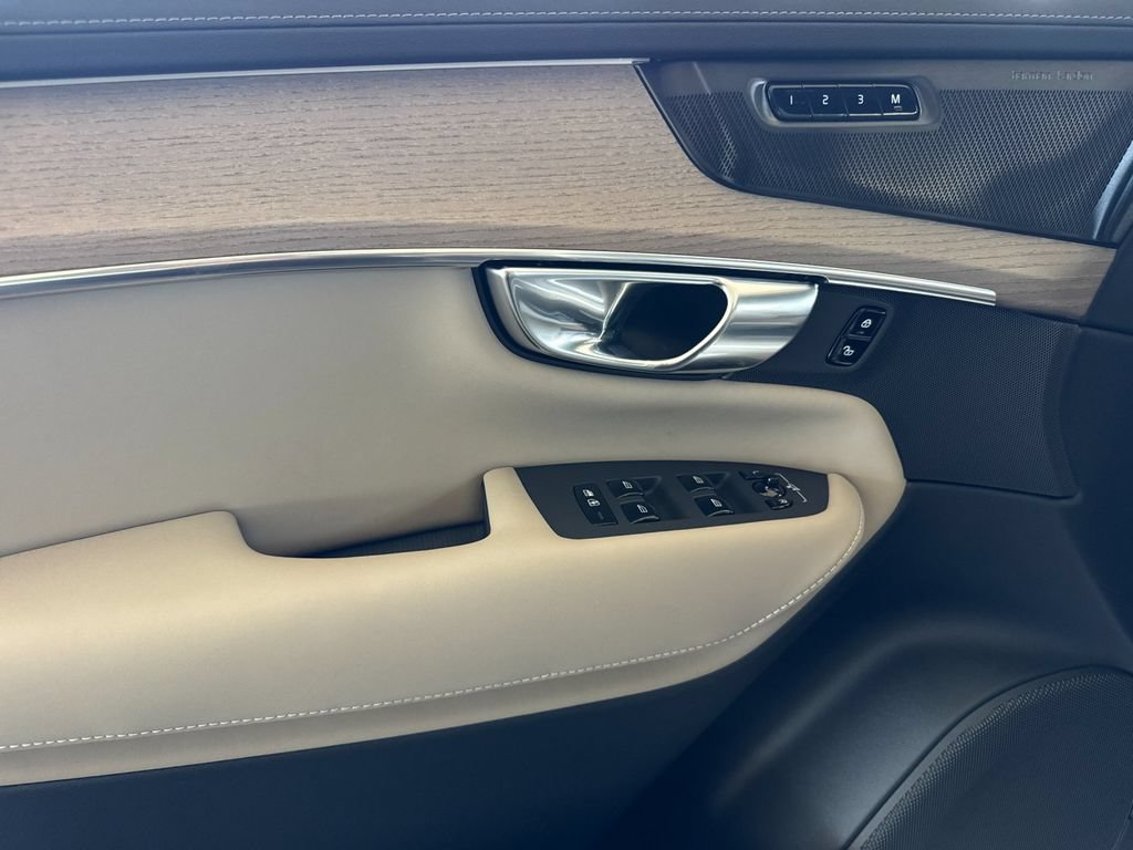 New 2026 Volvo XC90 T8 Plus AWD/4WD image 10