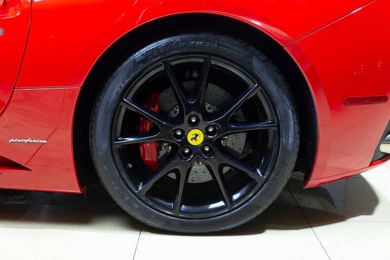 Used 2010 Ferrari California RWD image 13