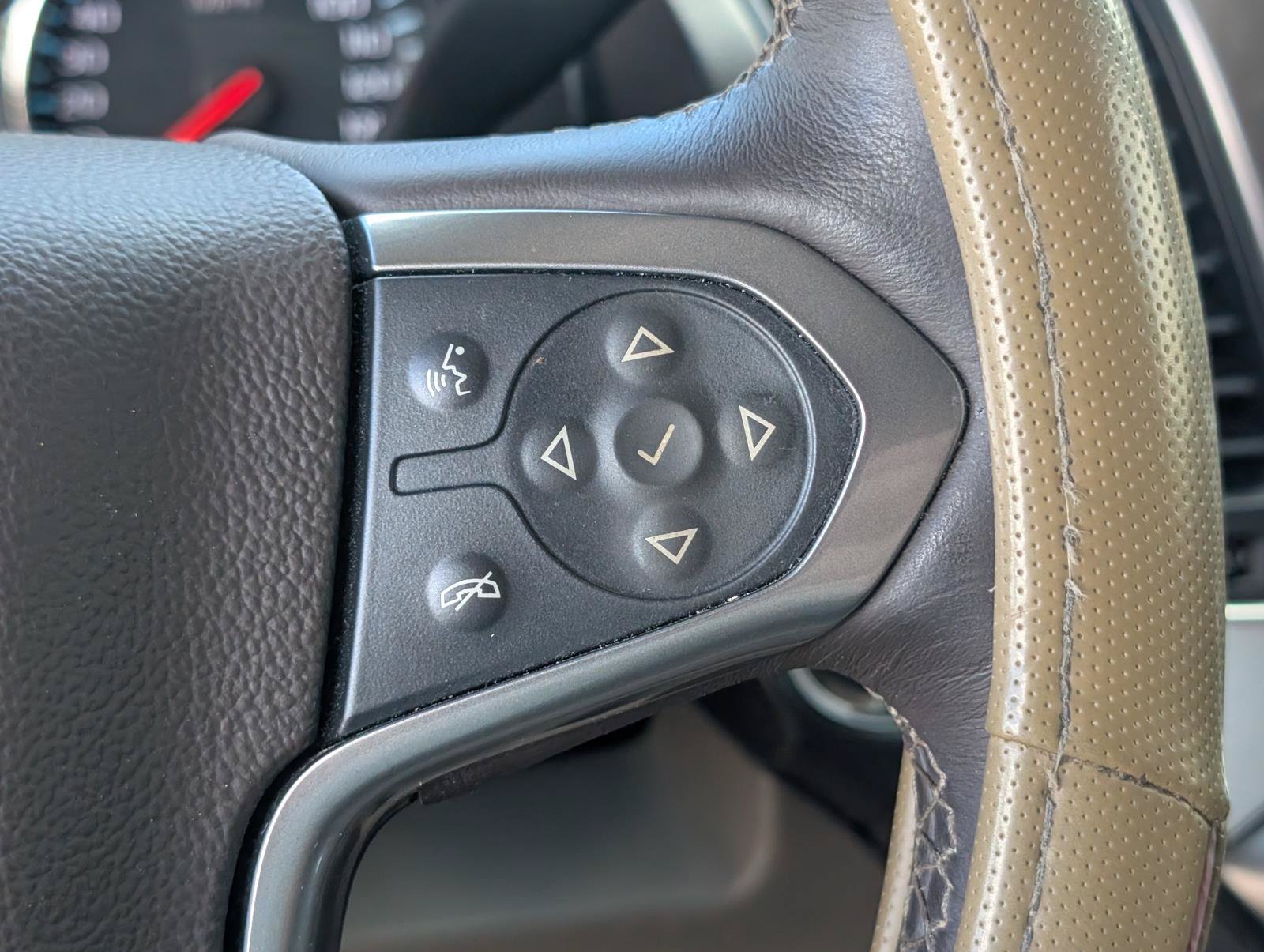 Used 2015 Chevrolet Suburban LTZ AWD/4WD image 22