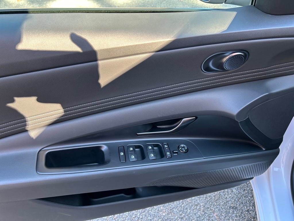 Certified 2025 Hyundai Elantra Sport image 14