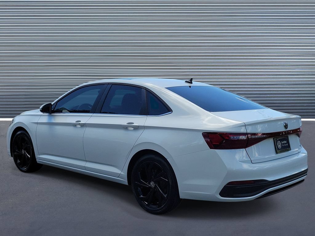 Certified 2025 Volkswagen Jetta SE w/ Sunroof Package FWD image 4