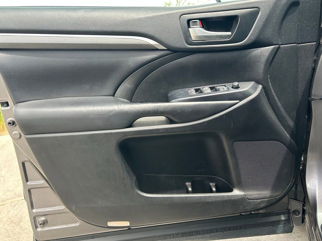 Used 2018 Toyota Highlander SE AWD/4WD image 12