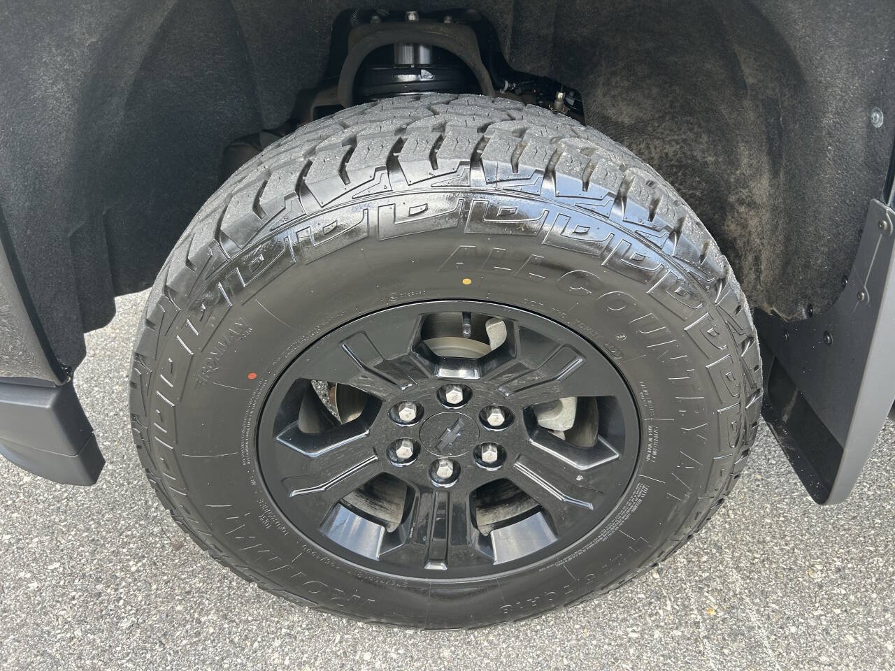 Used 2018 Chevrolet Silverado 1500 LT w/ Midnight Edition AWD/4WD image 11