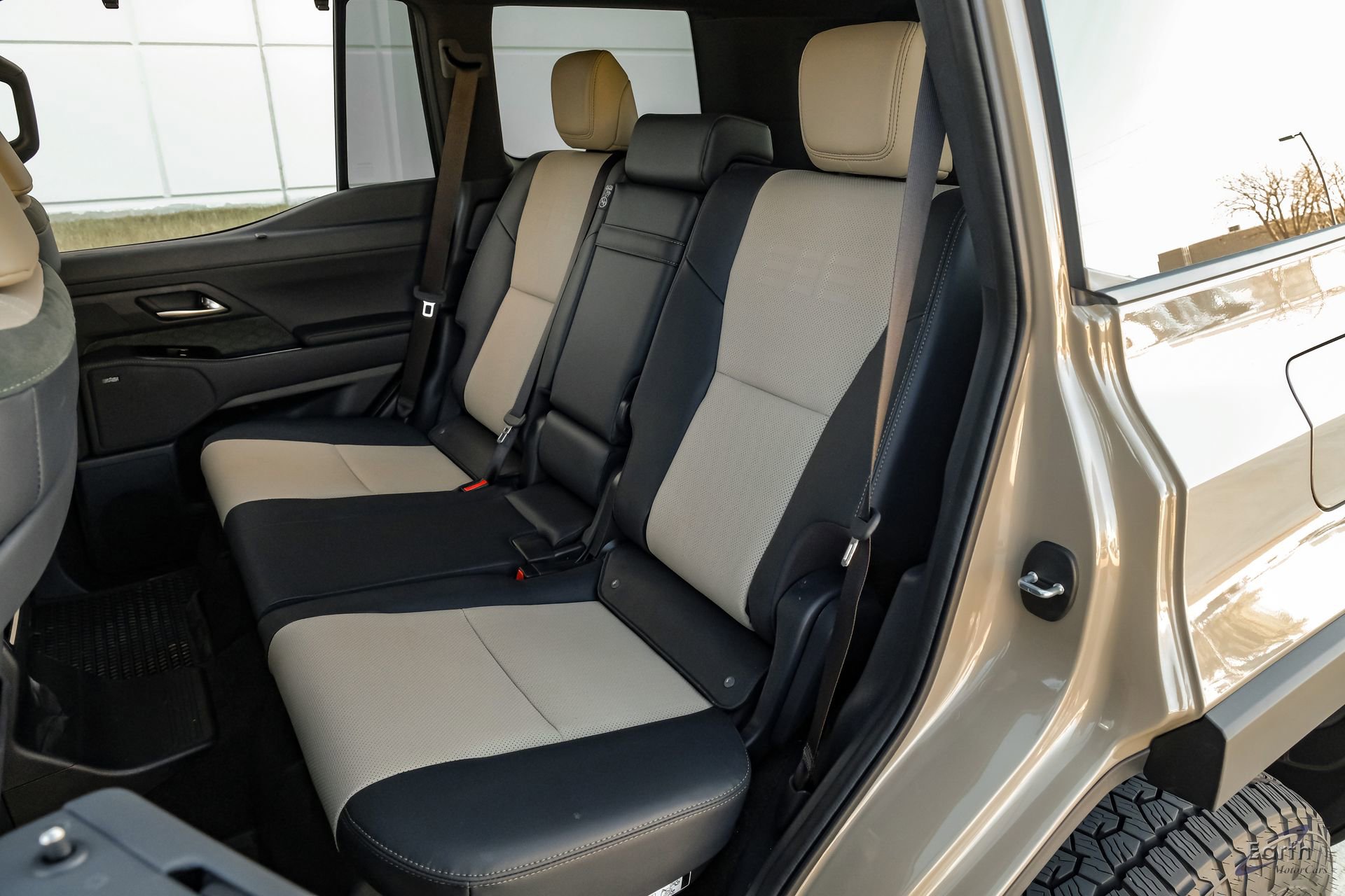 Used 2025 Lexus GX 550 w/ Accessory Package (CT) image 99