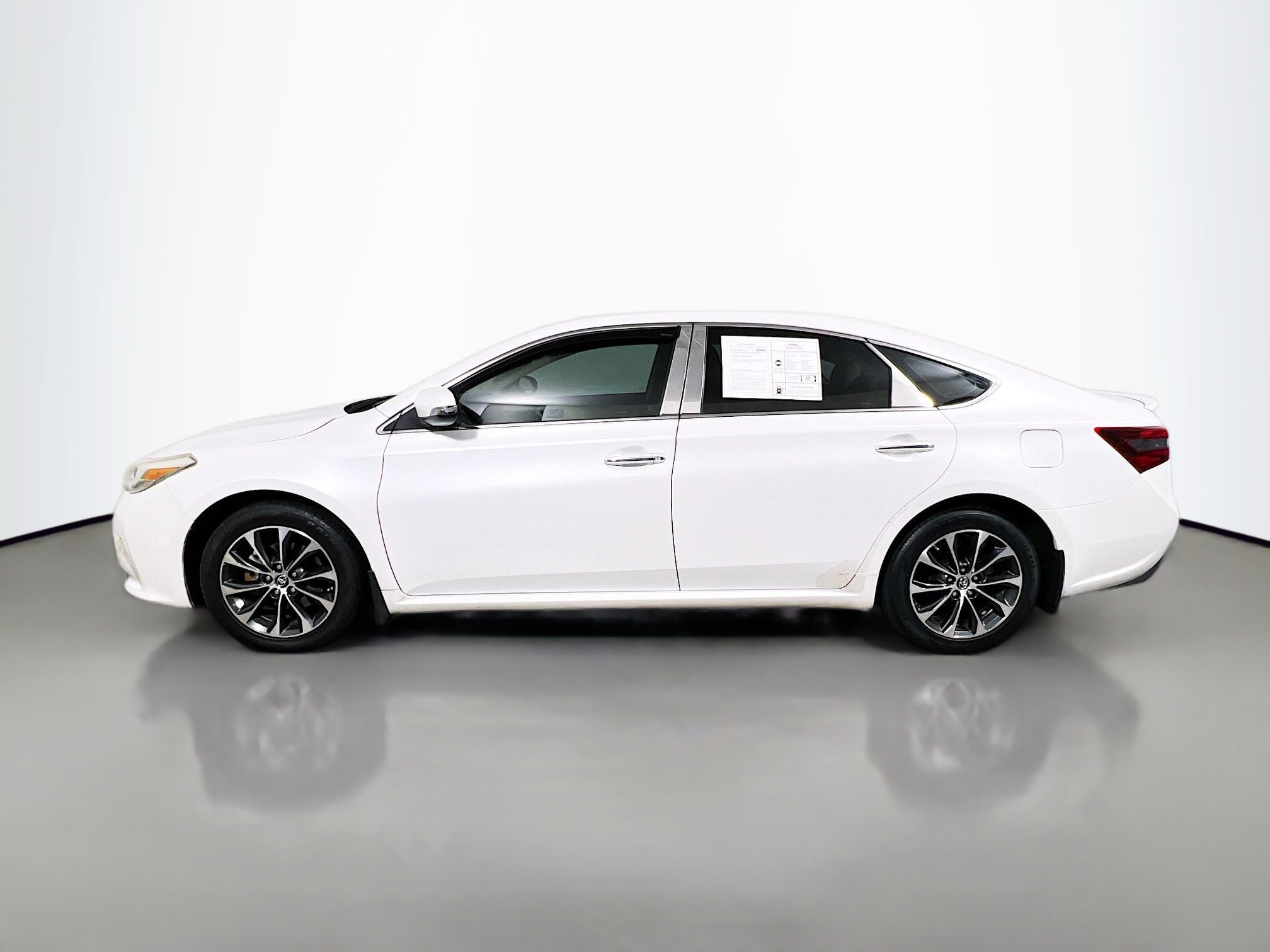 Used 2016 Toyota Avalon XLE image 9