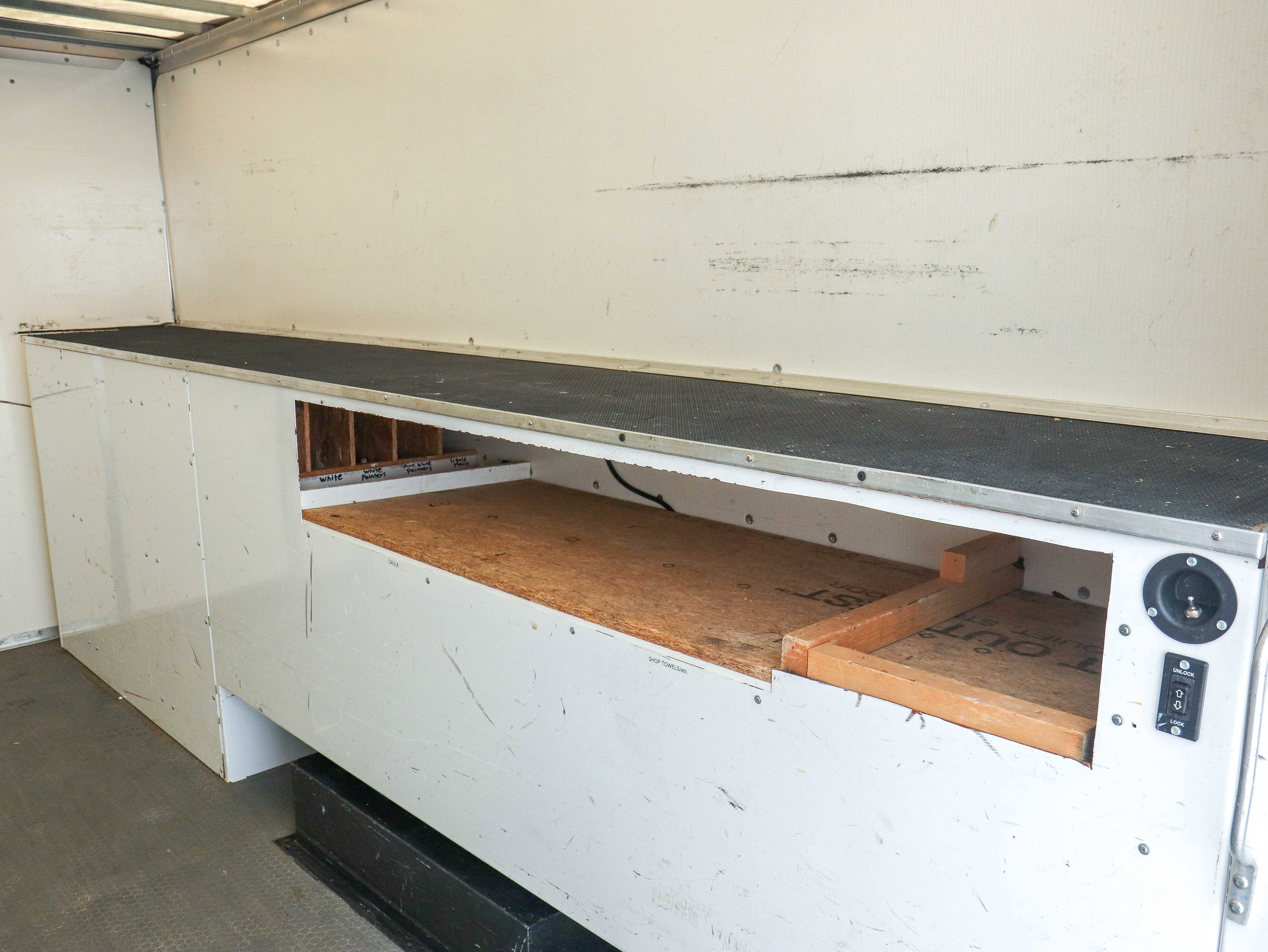 Used 2020 Chevrolet Express 3500 w/ Power Convenience Package image 11