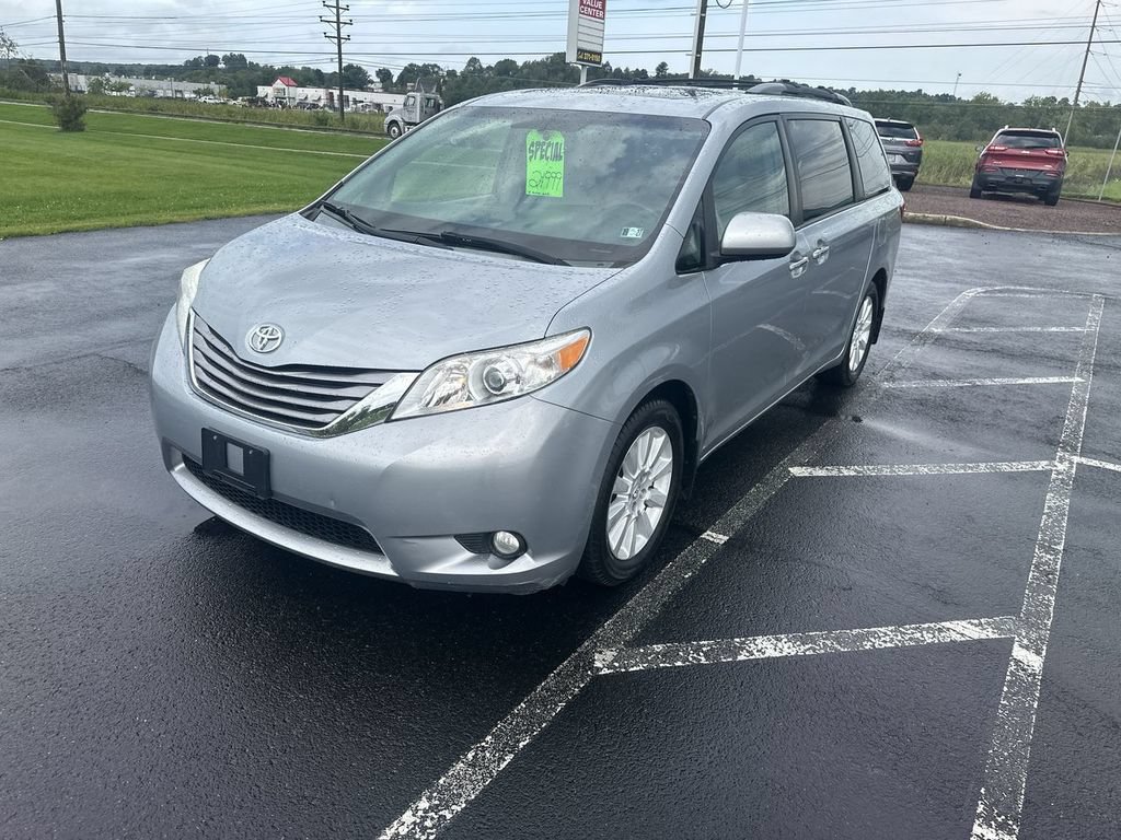 Used 2015 Toyota Sienna XLE Premium AWD/4WD image 4