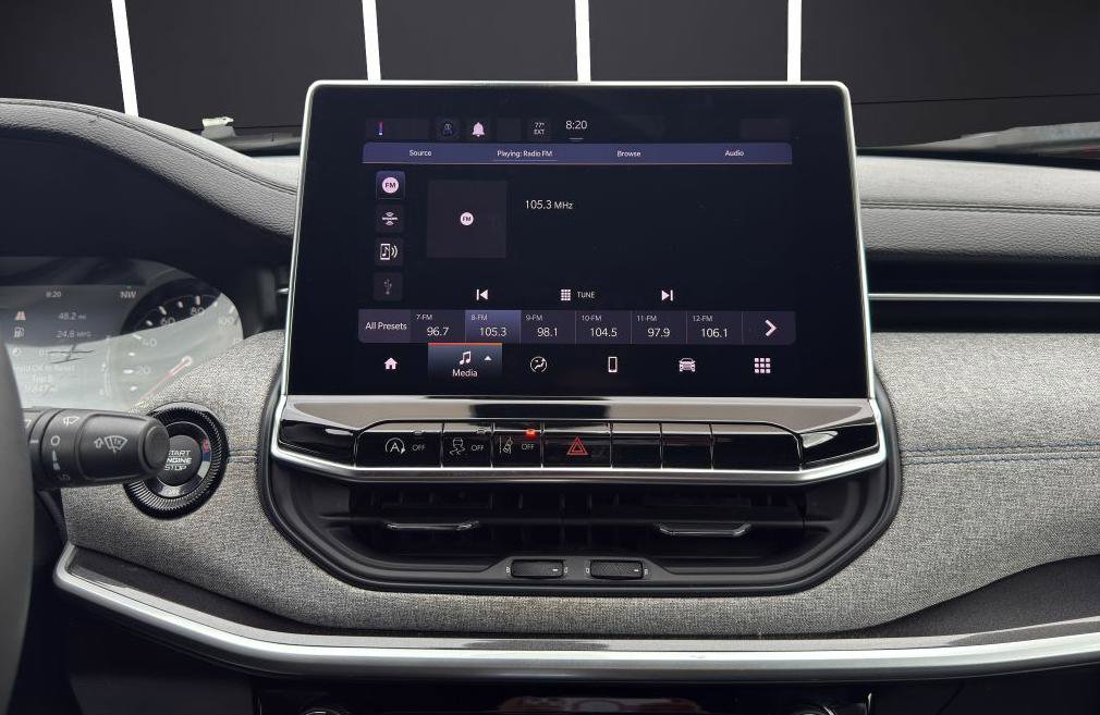 Used 2024 Jeep Compass Latitude image 18