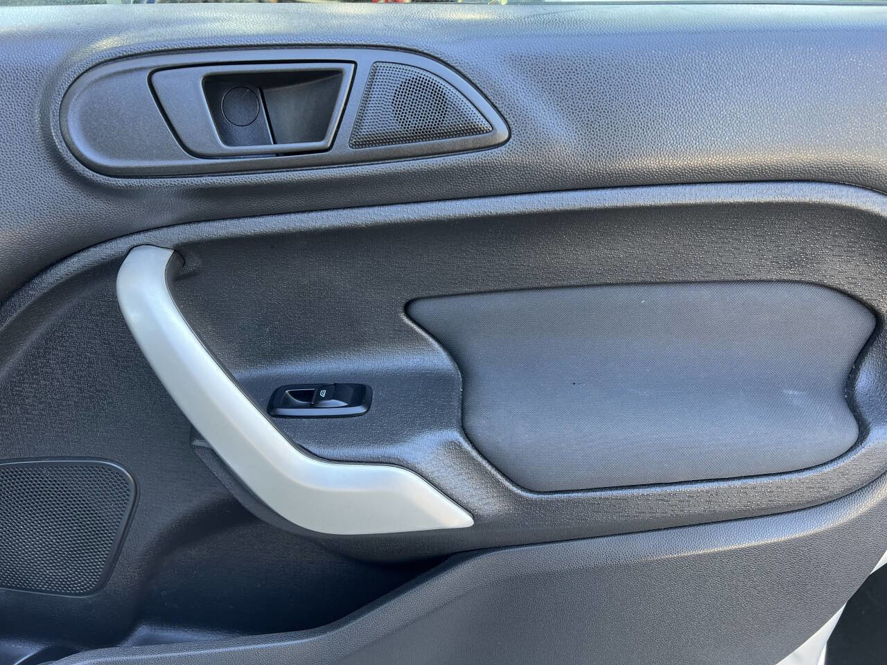 Used 2012 Ford Fiesta SE FWD image 26