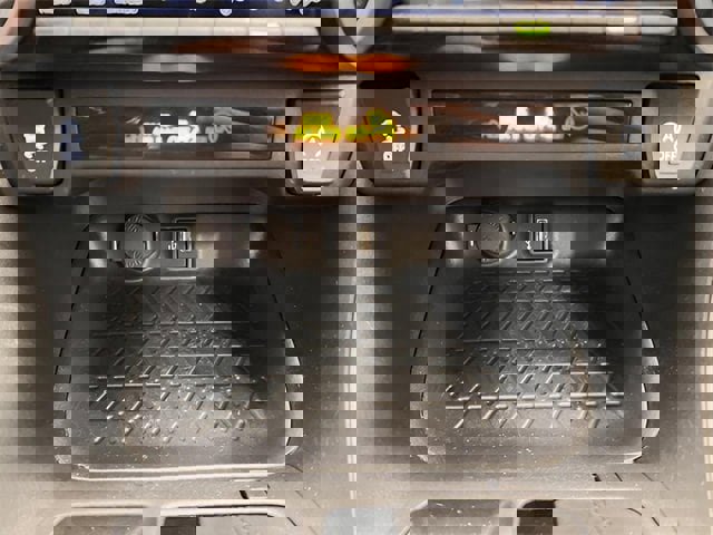 Used 2025 Toyota RAV4 XLE image 33