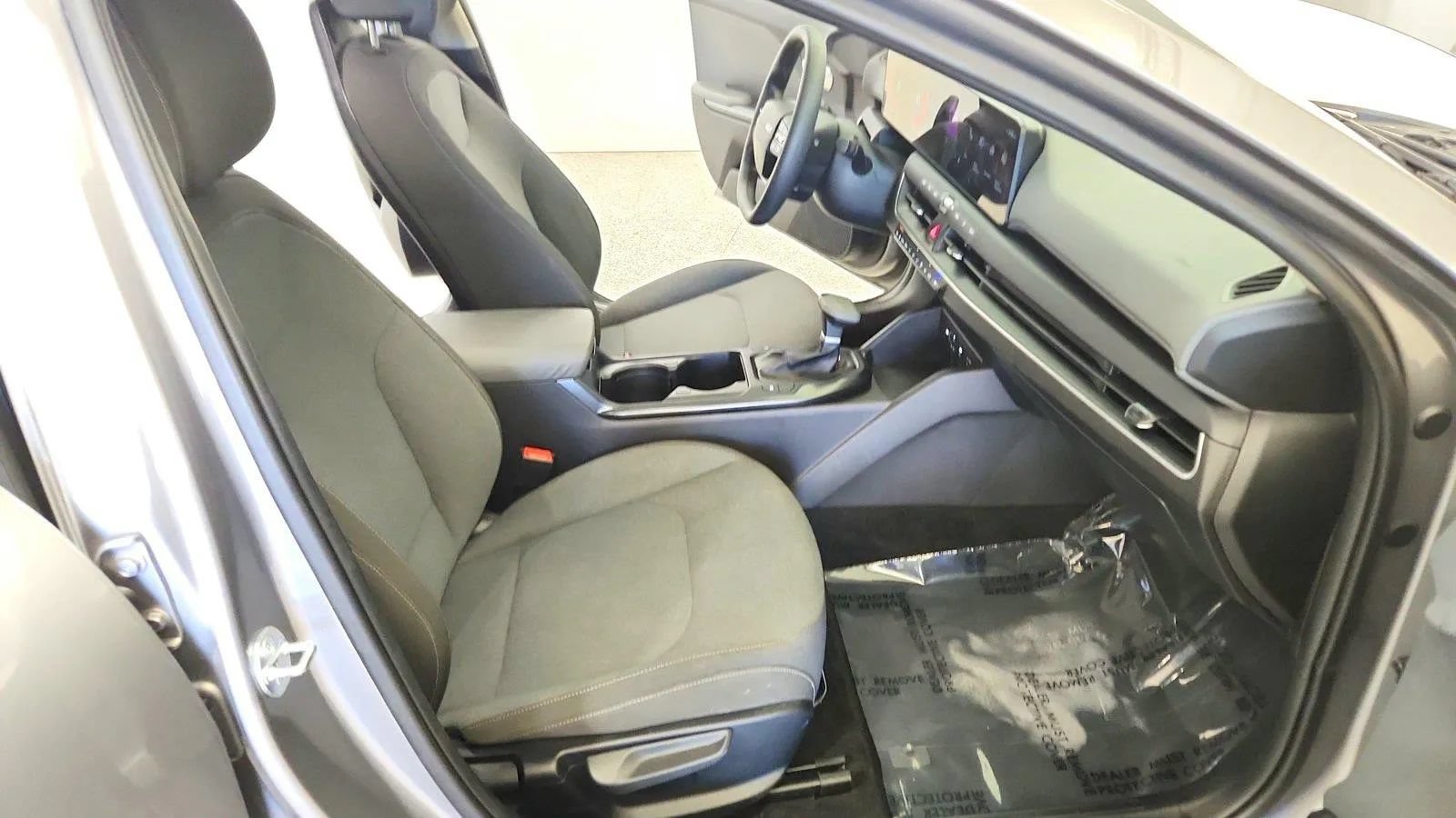 Used 2025 Kia K4 FWD image 29