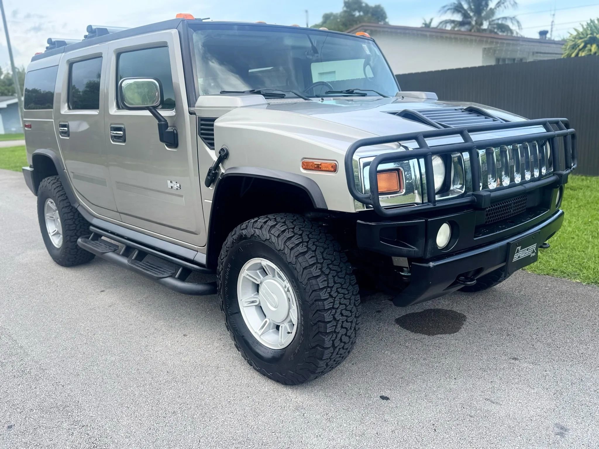 Used 2003 HUMMER H2 w/ Preferred Equipment Group image 1