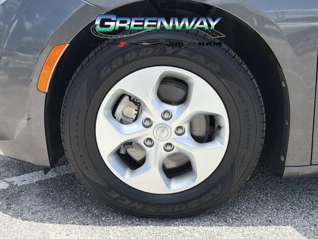 Used 2017 Chrysler Pacifica Touring Plus FWD image 33