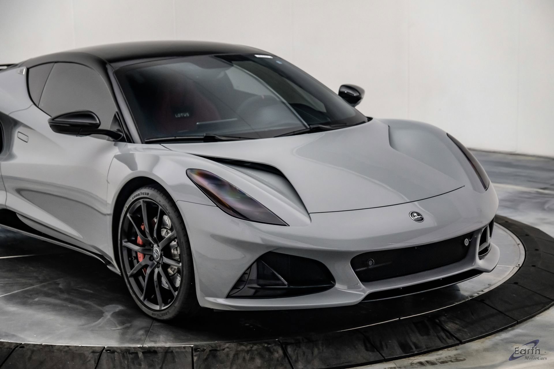 Used 2025 Lotus Emira RWD image 32