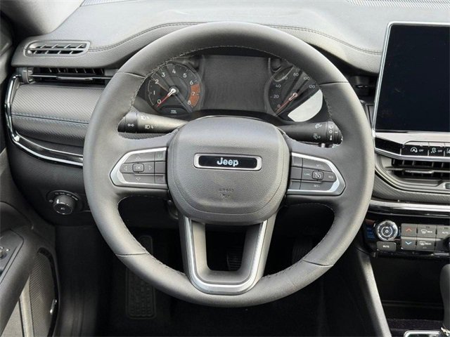 New 2025 Jeep Compass Latitude w/ Sun & Sound Group image 15