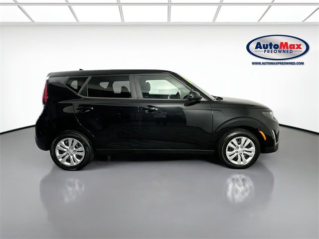 Used 2023 Kia Soul LX image 9