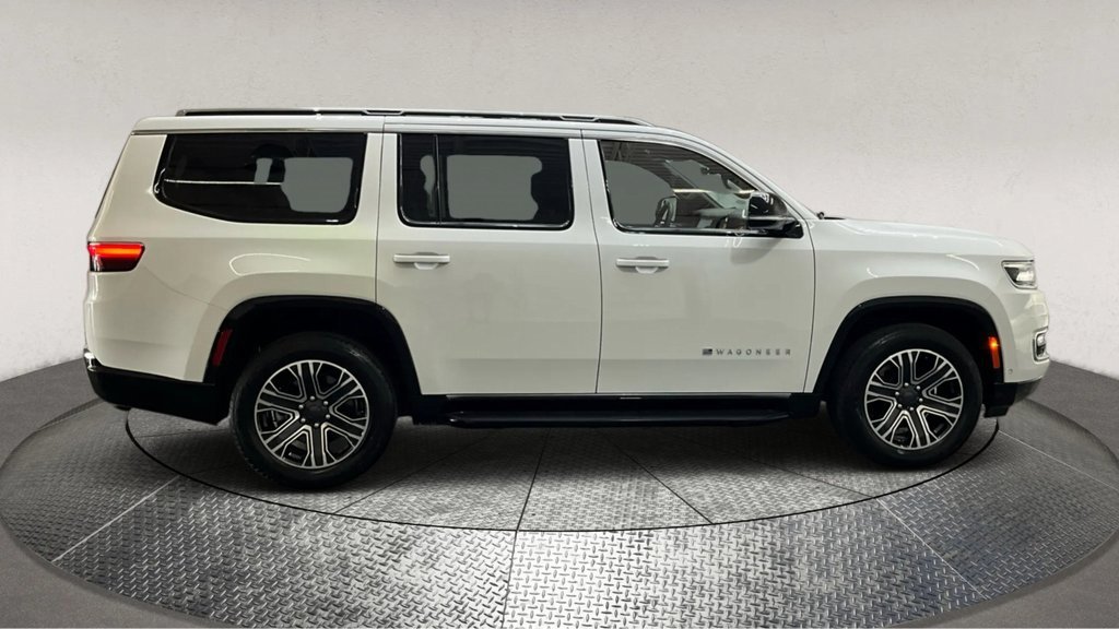 Used 2024 Jeep Wagoneer Series II w/ Flexible Seating Group image 9