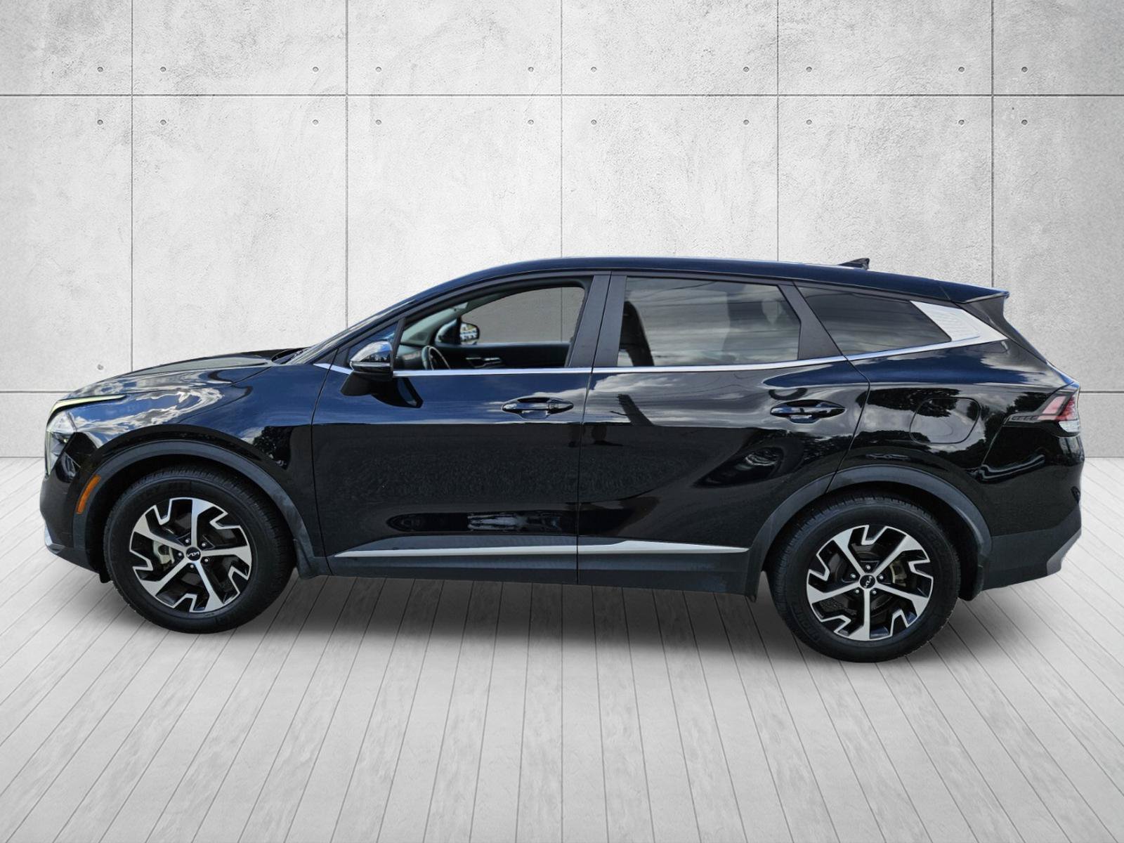 Used 2023 Kia Sportage EX FWD image 4