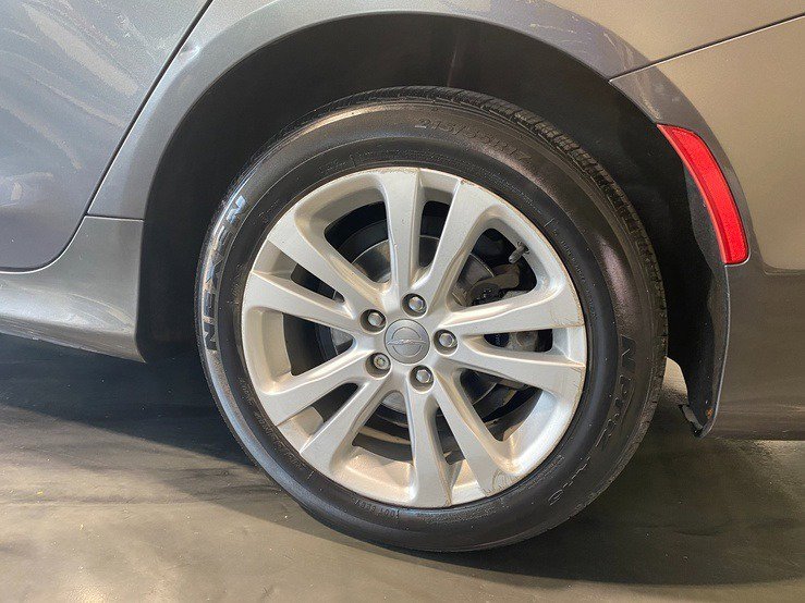 Used 2016 Chrysler 200 Limited FWD image 11