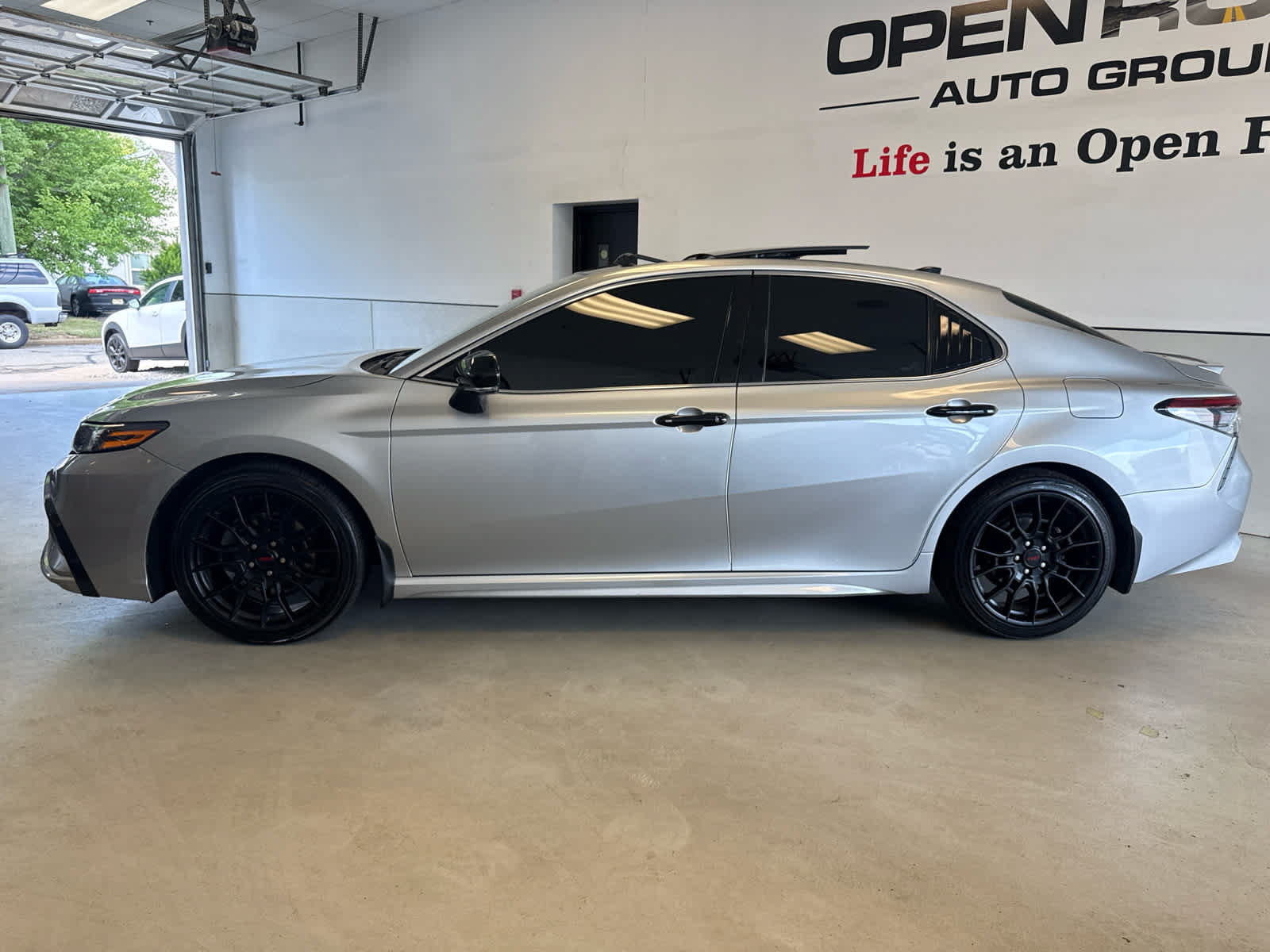 Used 2021 Toyota Camry XSE FWD image 4